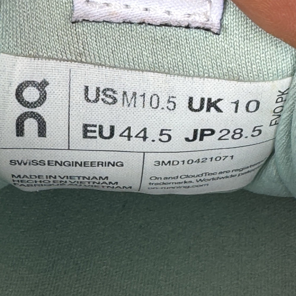 Size 10.5 - On Cloud Surfer Men's Cushioned Running Shoes 3MD10421071 - Picture 6 of 10